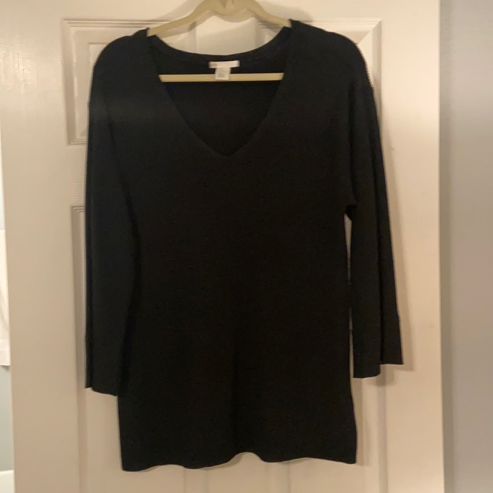 Charcoal Gray V-Neck three-quarter sleeve tunic sweater.